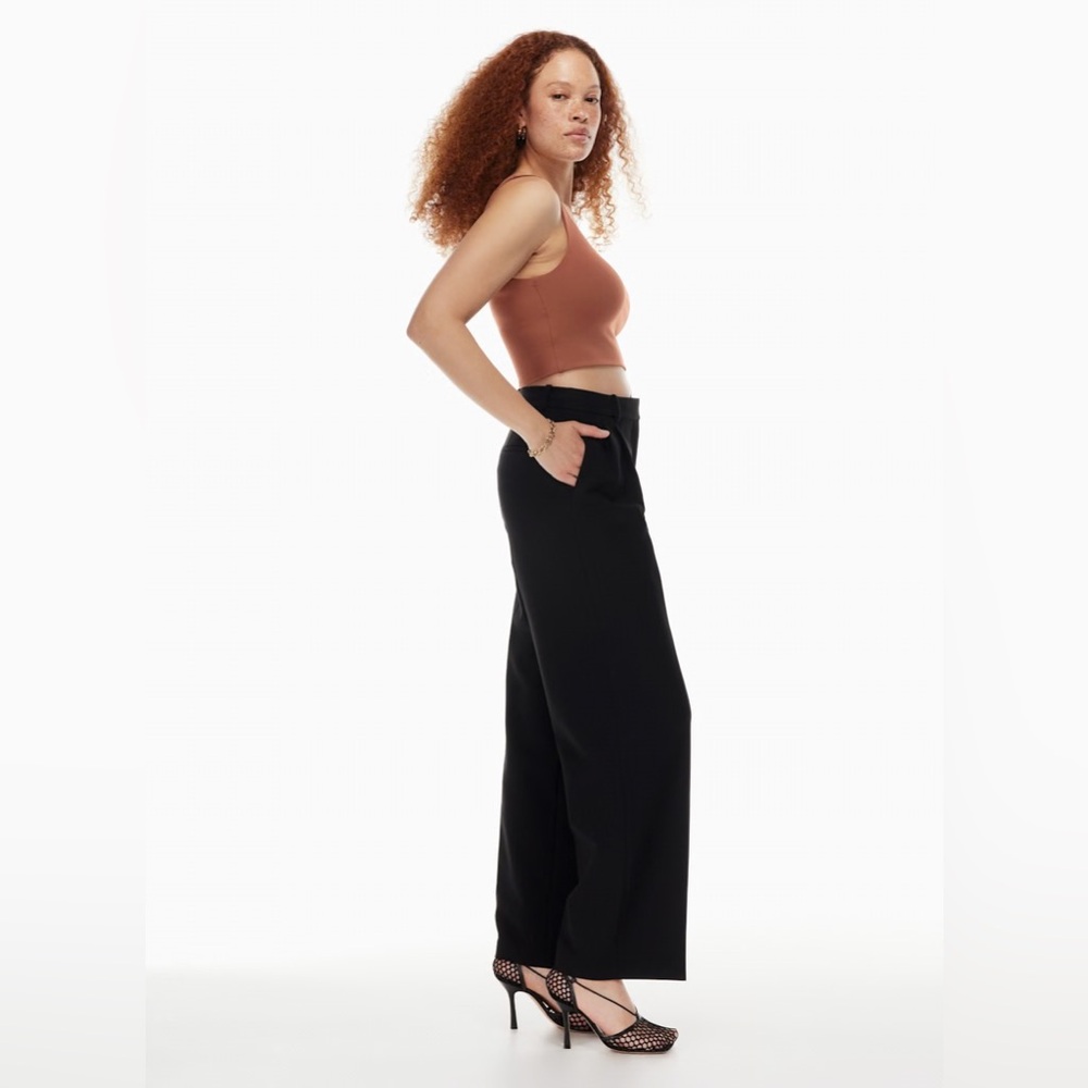 Aritzia Babaton Contour Square Neck Tank in Rusty Red/Brown Colour - Picture 5 of 12